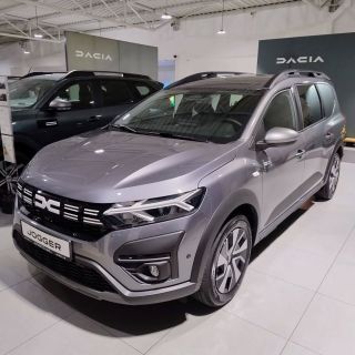 🚗 Věděli jste, že má Jogger jeden z největších kufrů ve své třídě? 👉 Až 1 819 litrů po sklopení sedadel – překonává i řadu...